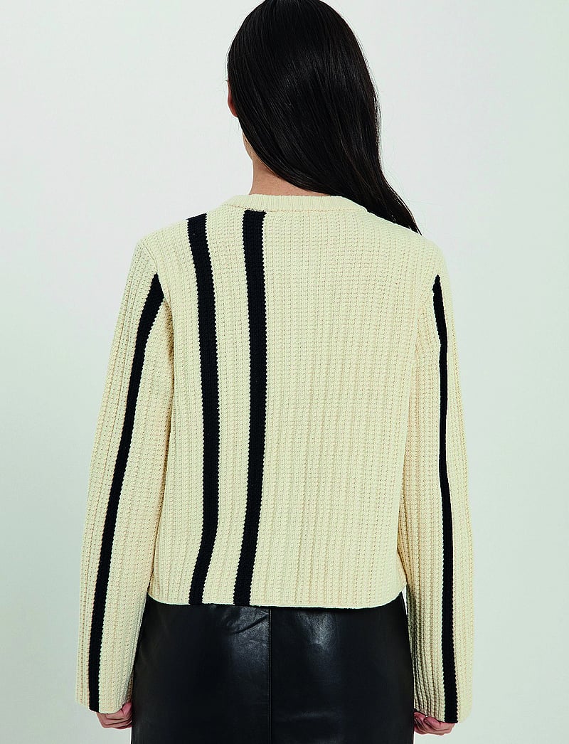 NORR - Stilla blocking knit cardigan - koftor - off-white w. black detail - 3