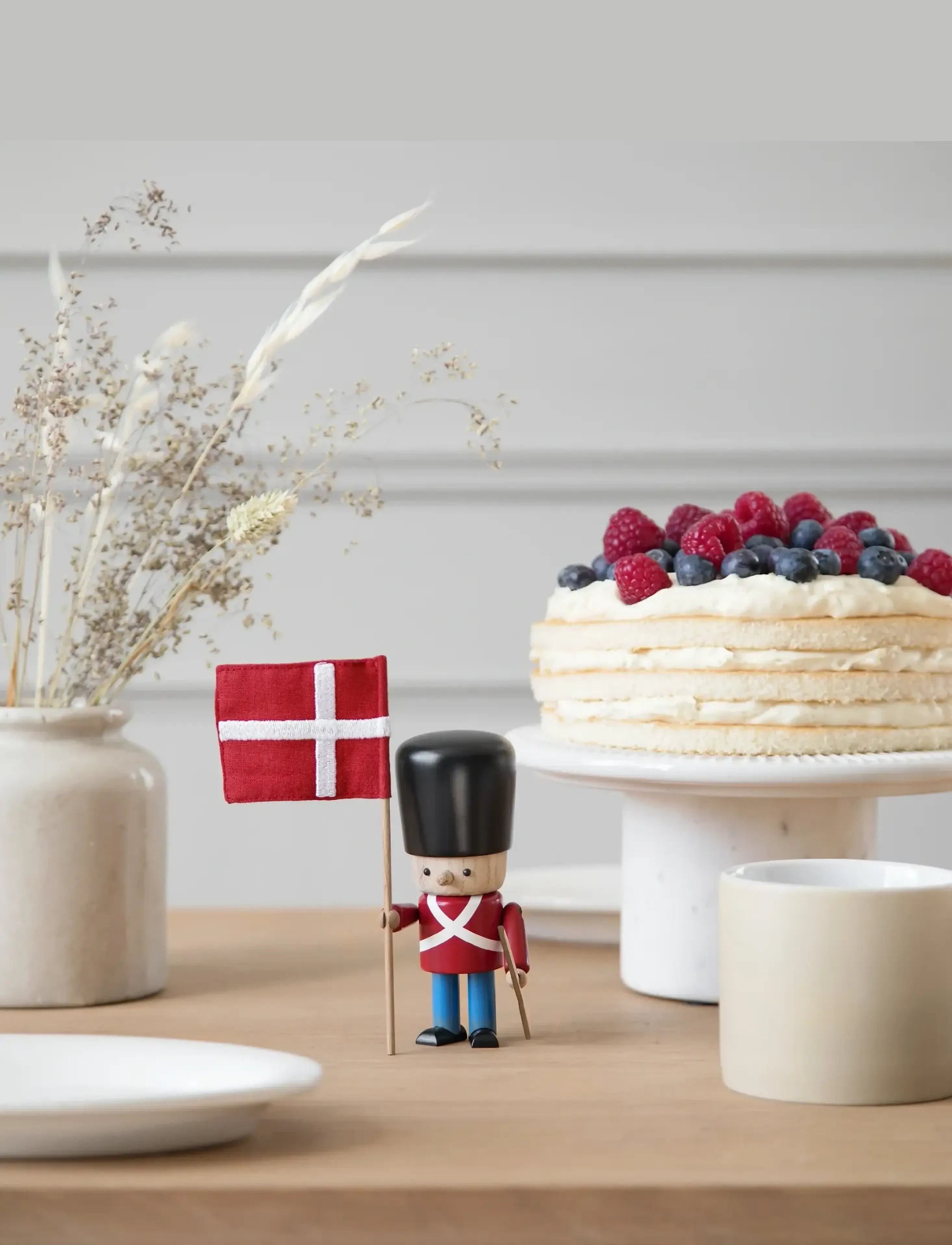Novoform Danish Royal Guard Ceremonial Uniform, One Size, Decorative Accessories-details, Schwarz - Wooden Figures, Homeware