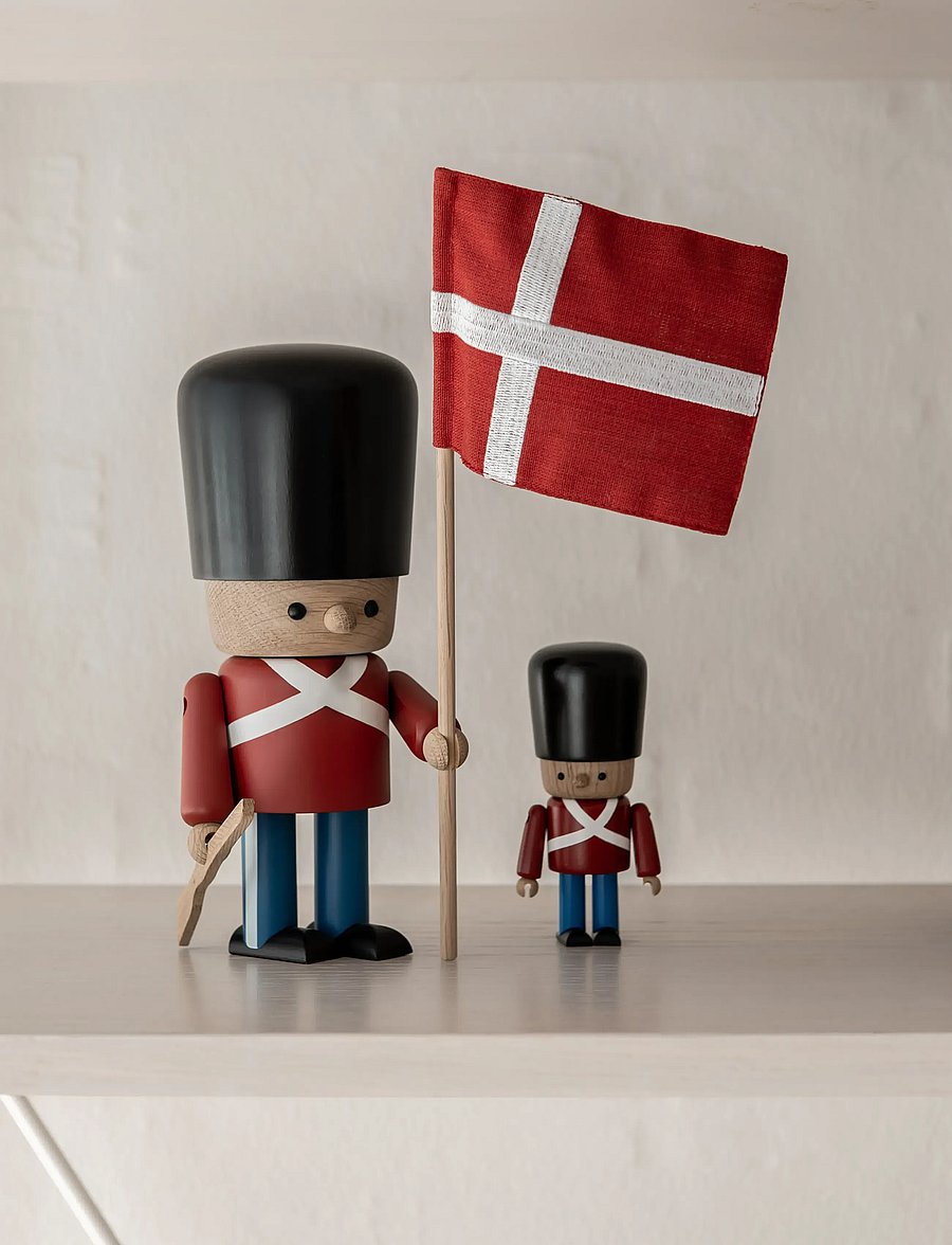 Novoform - XL DANISH ROYAL GUARD - ceremonial uniform - figuren & skulpturen - red - 0