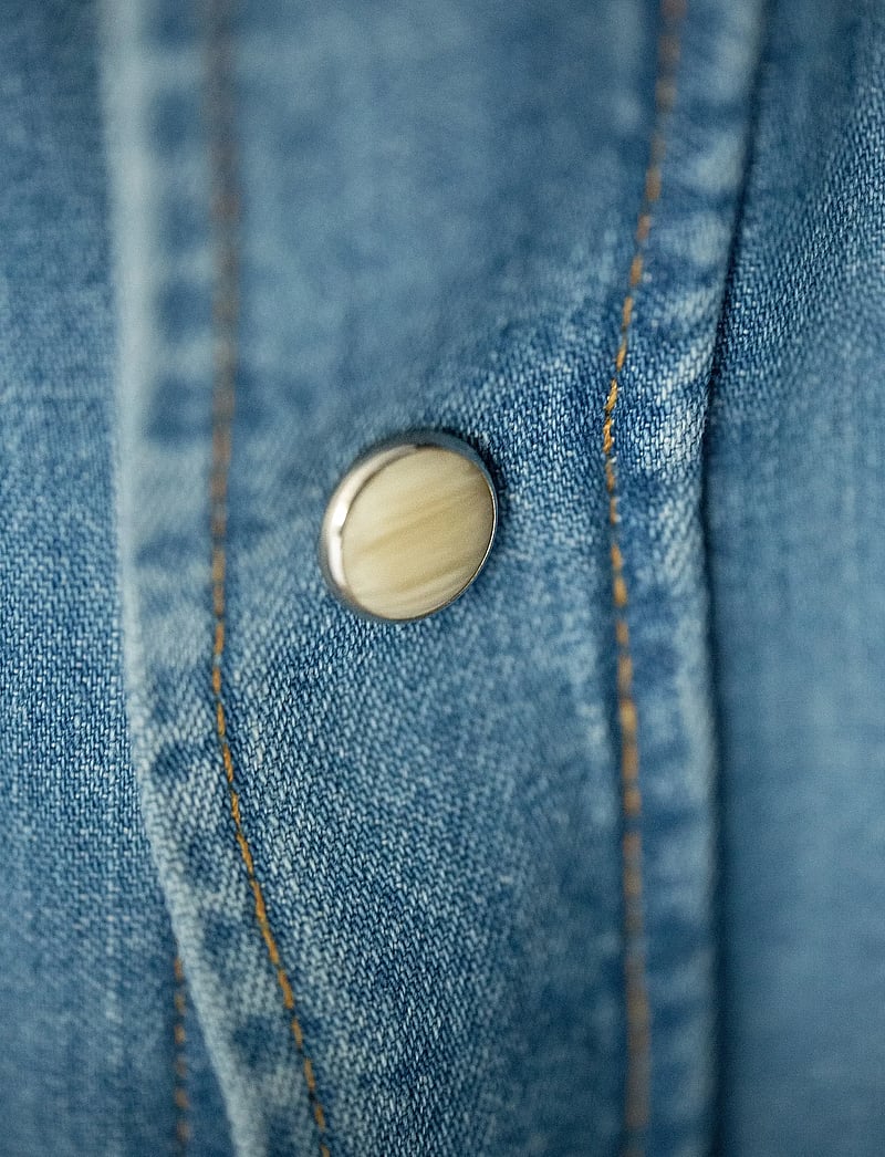 Nudie Jeans - Gunnar Light Used Denim Shirt Light Blue - basic skjortor - light blue - 3