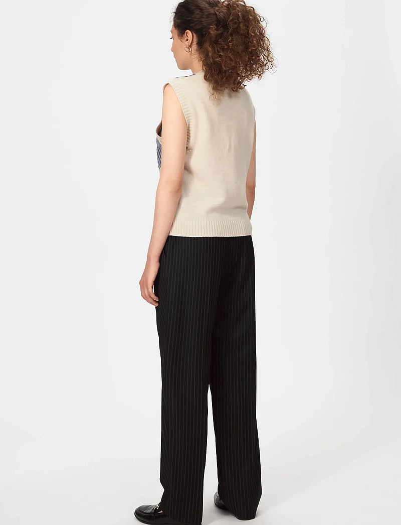 nué notes - Malik Vest - stickade västar - 916 egret marine check - 3