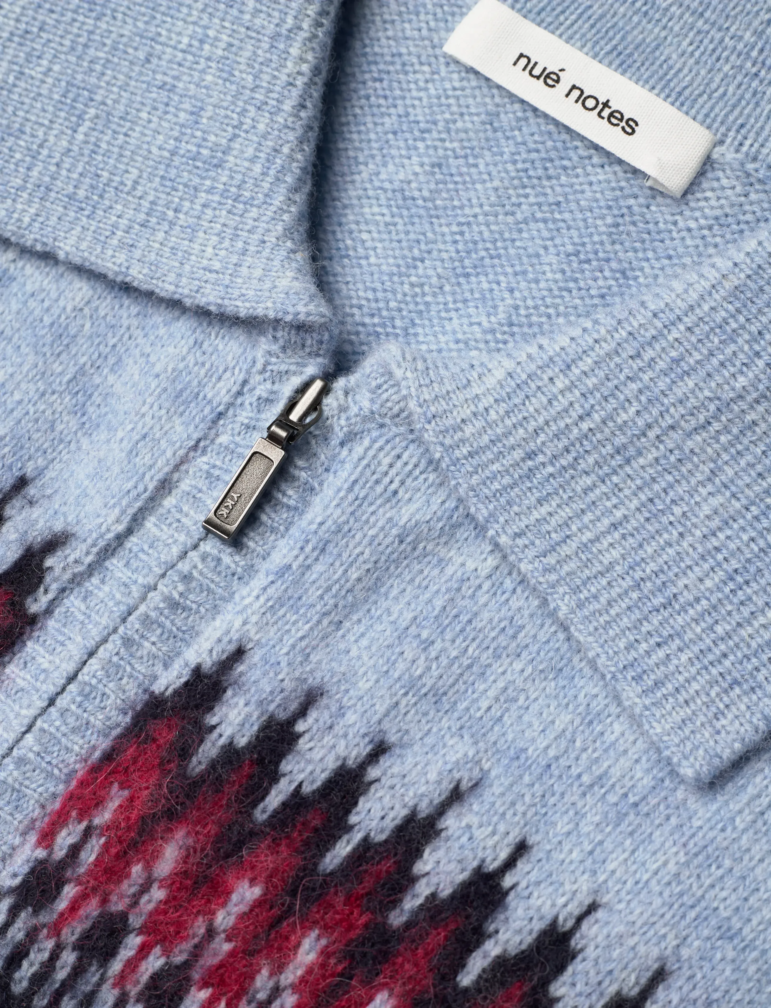 nué notes - Adan Vest - gestrickte westen - 922 icy cherry jacquard - 2