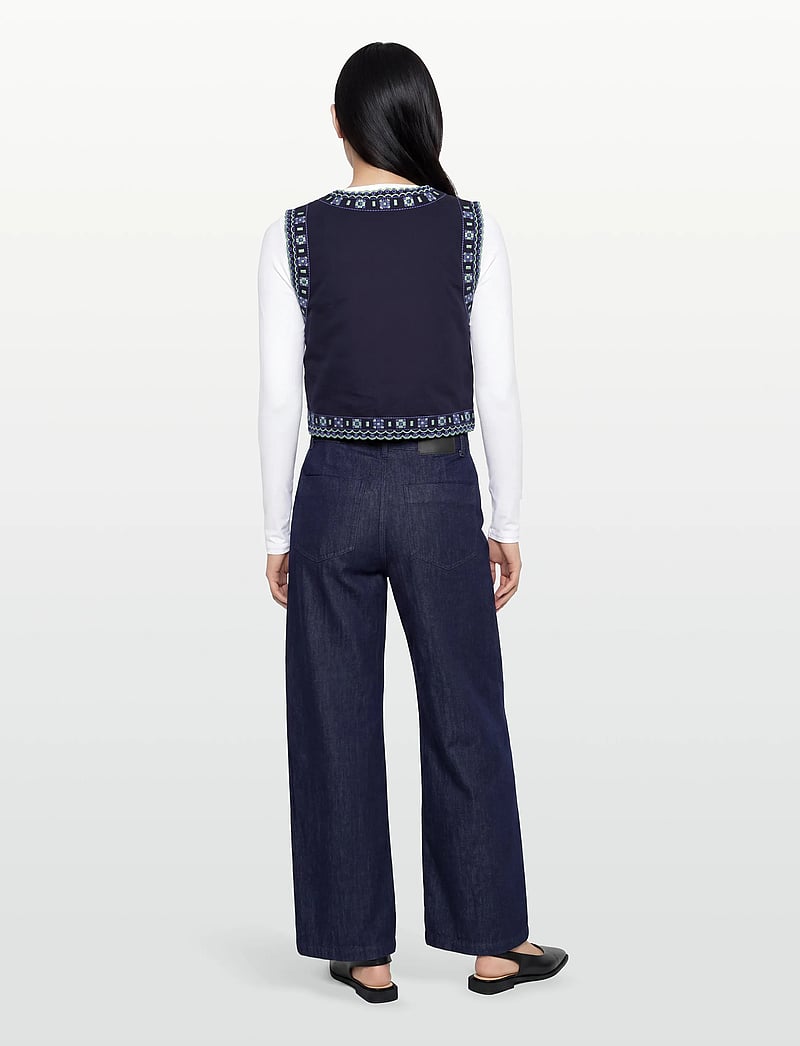 nué notes - Araya Vest - strikveste - 499 navy - 4