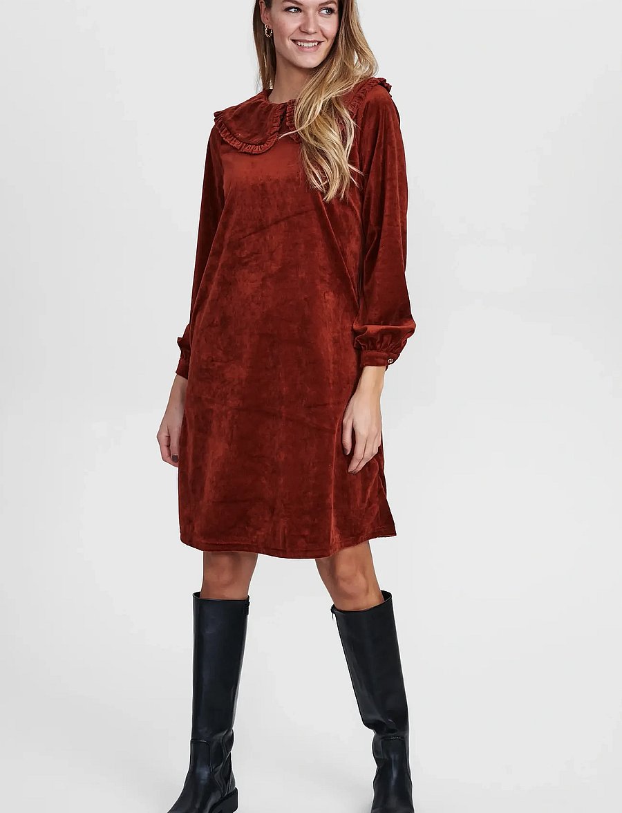 Nümph - NUBELENDA DRESS - kurze kleider - barn red - 4