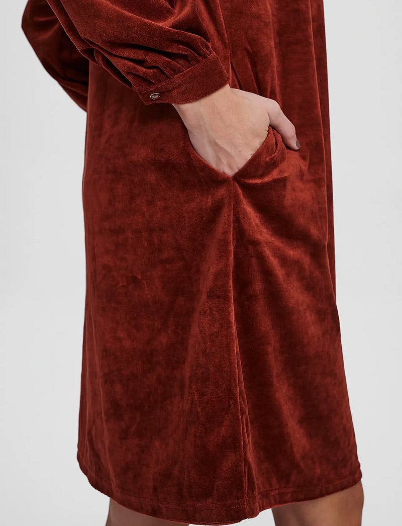 Nümph - NUBELENDA DRESS - robes courtes - barn red - 5