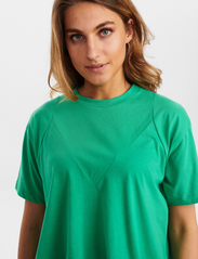Nümph - NUDALLAS TEE - t-shirts - simply green - 5