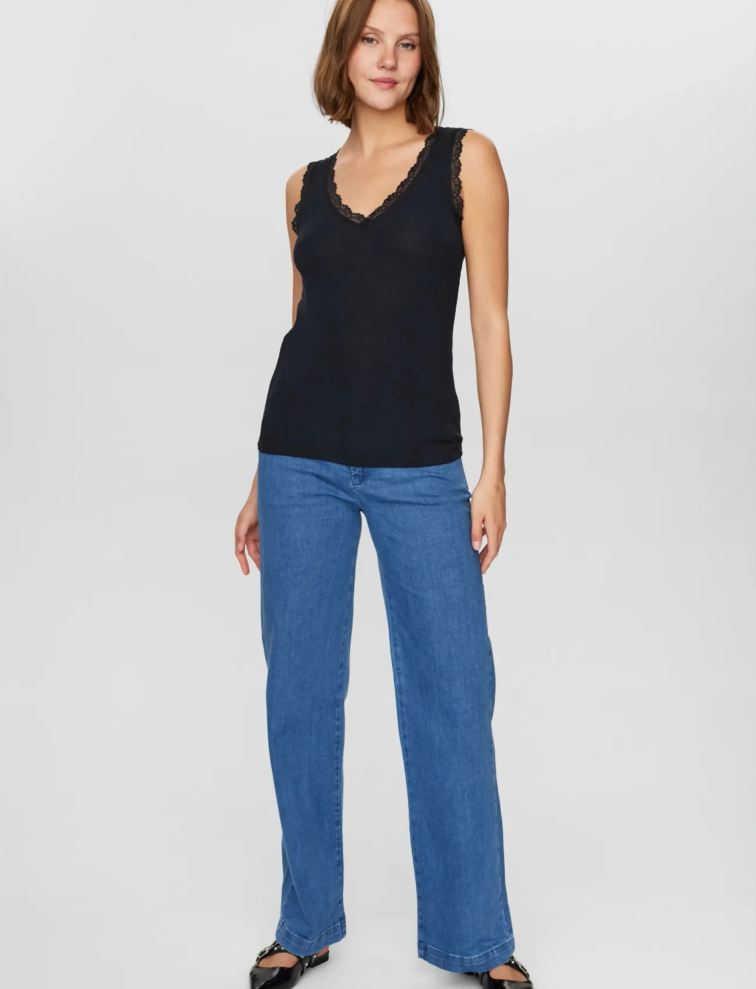 Nümph - NUBOWIE LACE TOP - Ärmellose tops - caviar - 4