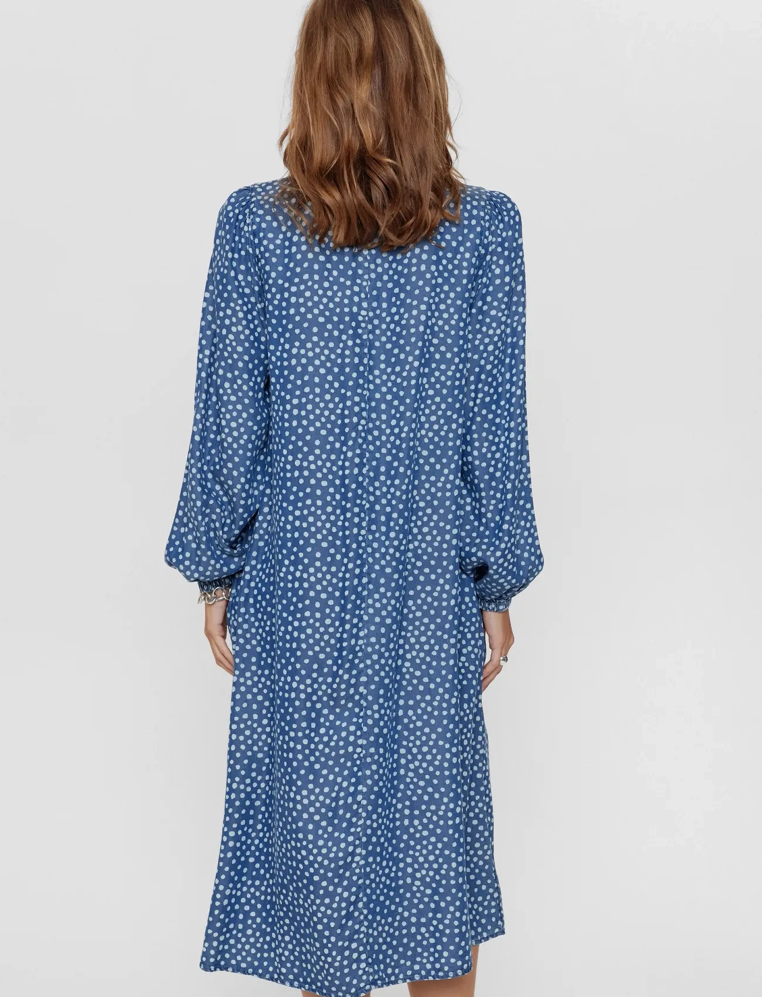 Nümph - NUVILNA DRESS - midi-kleider - medium blue denim - 5