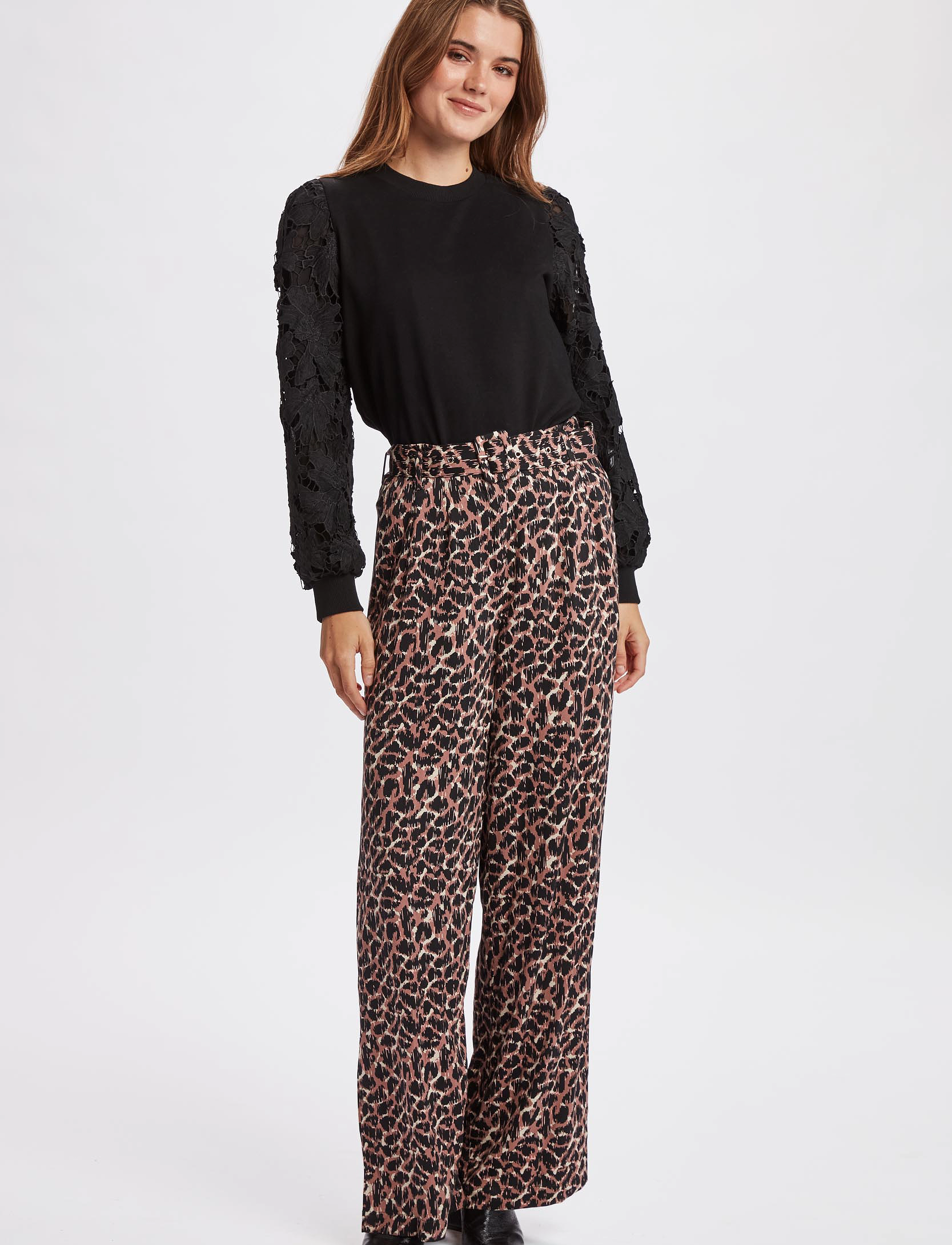 Nümph - NUYVONNE PANTS - hosen mit weitem bein - nutmeg - 4