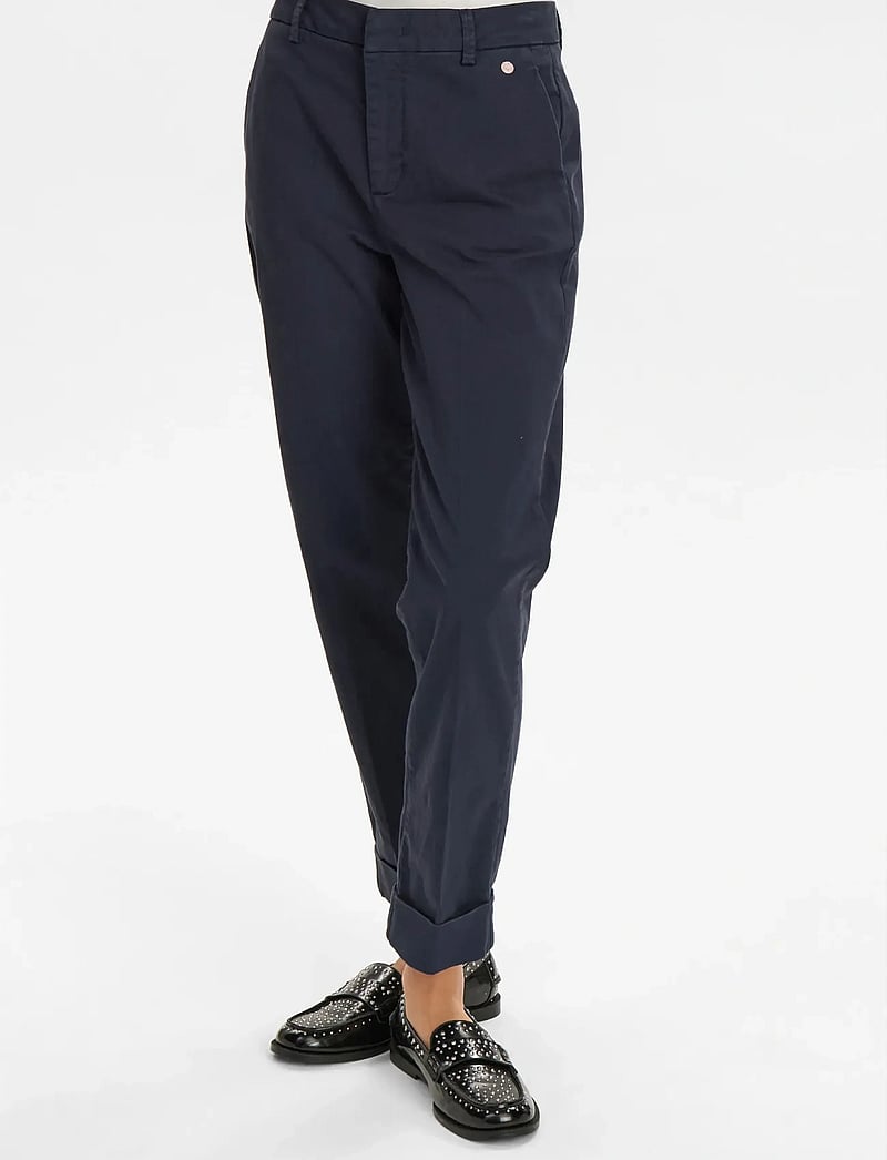 Nümph - NUREGITZA PANTS - chinos - dark sapphire - 2