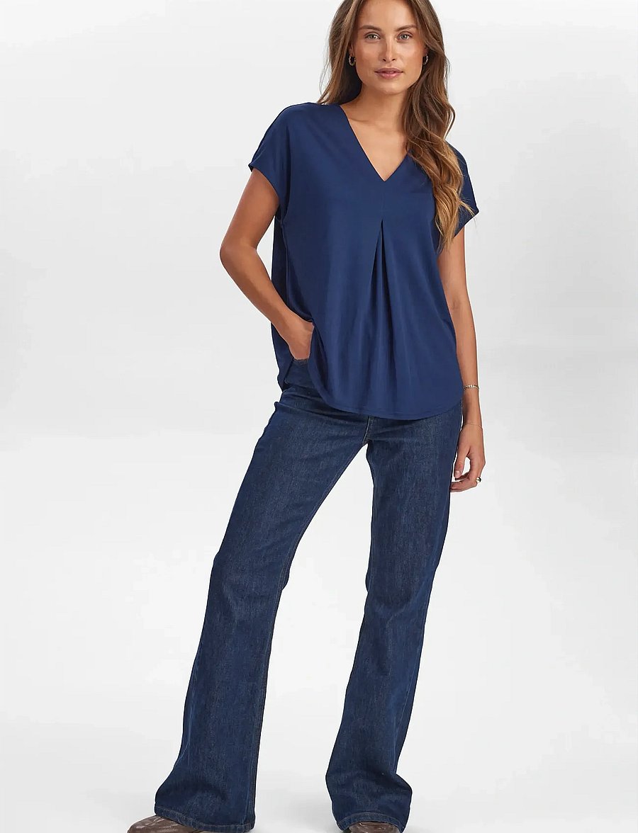 Nümph - NUTILIA SS BLOUSE - kortärmade blusar - dark sapphire - 4