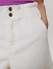 Nümph - NULULU SHORTS - casual shorts - bright white - 5