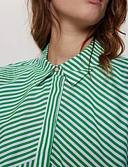 Nümph - NUERICA SHIRT - long-sleeved shirts - green spruce - 5