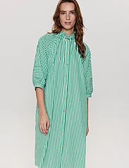 Nümph - NUERICA DRESS - skjortklänningar - green spruce - 2