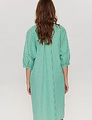 Nümph - NUERICA DRESS - skjortekjoler - green spruce - 3