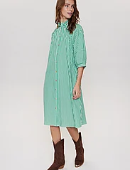 Nümph - NUERICA DRESS - skjortklänningar - green spruce - 4