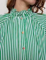 Nümph - NUERICA DRESS - skjortklänningar - green spruce - 6