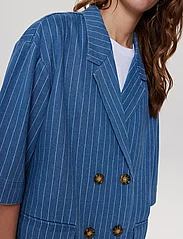 Nümph - NUENITTA BLAZER - ballīšu apģērbs par outlet cenām - medium blue denim - 6