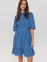 Nümph - NUMIO DRESS - summer dresses - light blue denim - 2