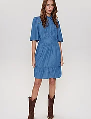 Nümph - NUMIO DRESS - summer dresses - light blue denim - 4