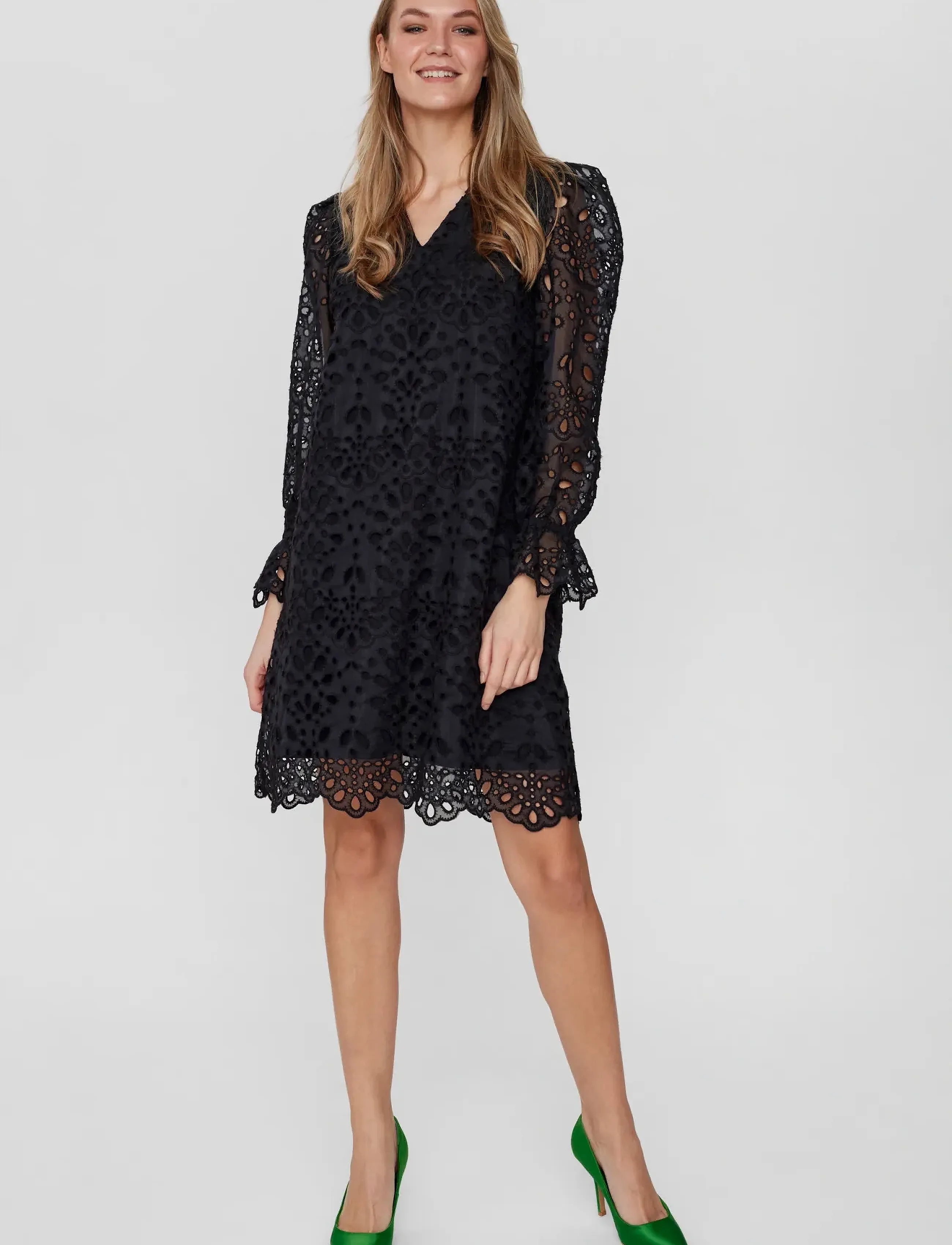 Nümph - NUELIZA DRESS - pitskleidid - caviar - 4