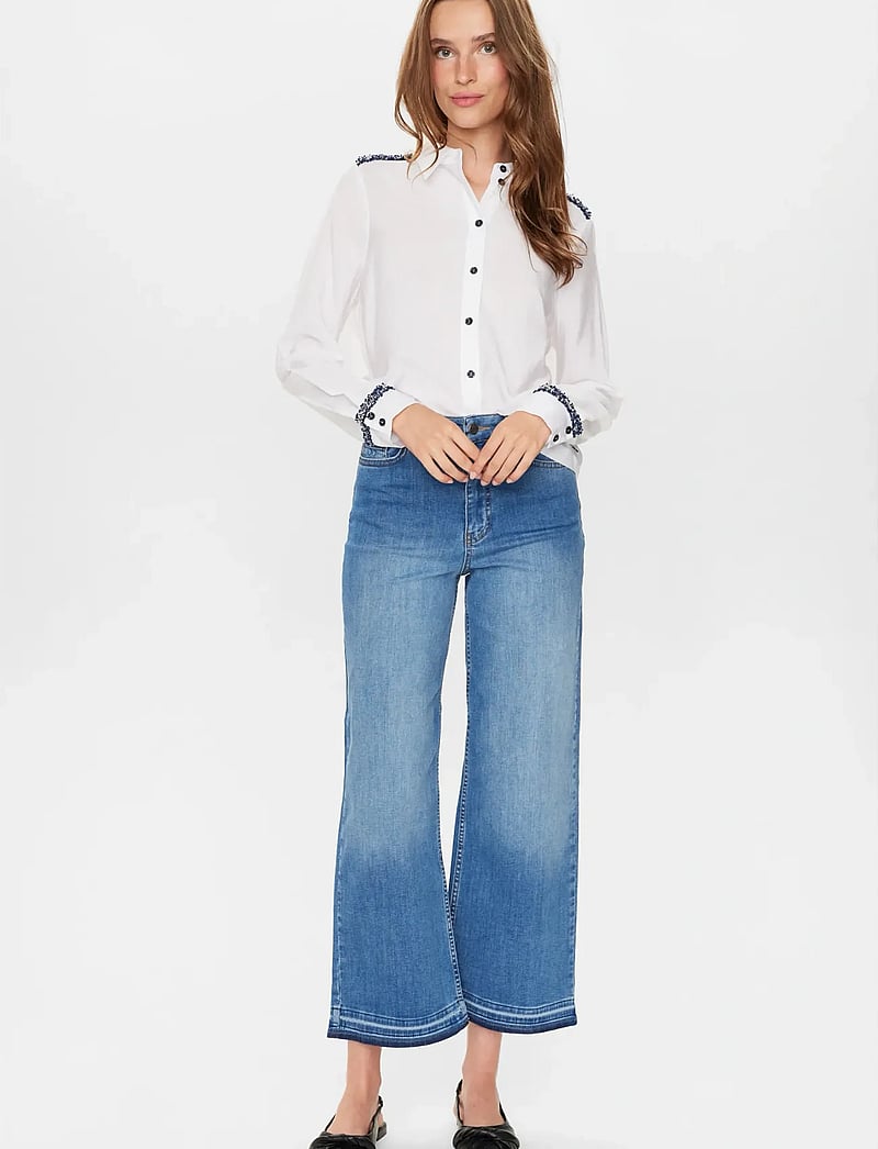 Nümph - NUPARIS JEANS TREND CROP- MID BLUE - flared jeans - medium blue denim - 4