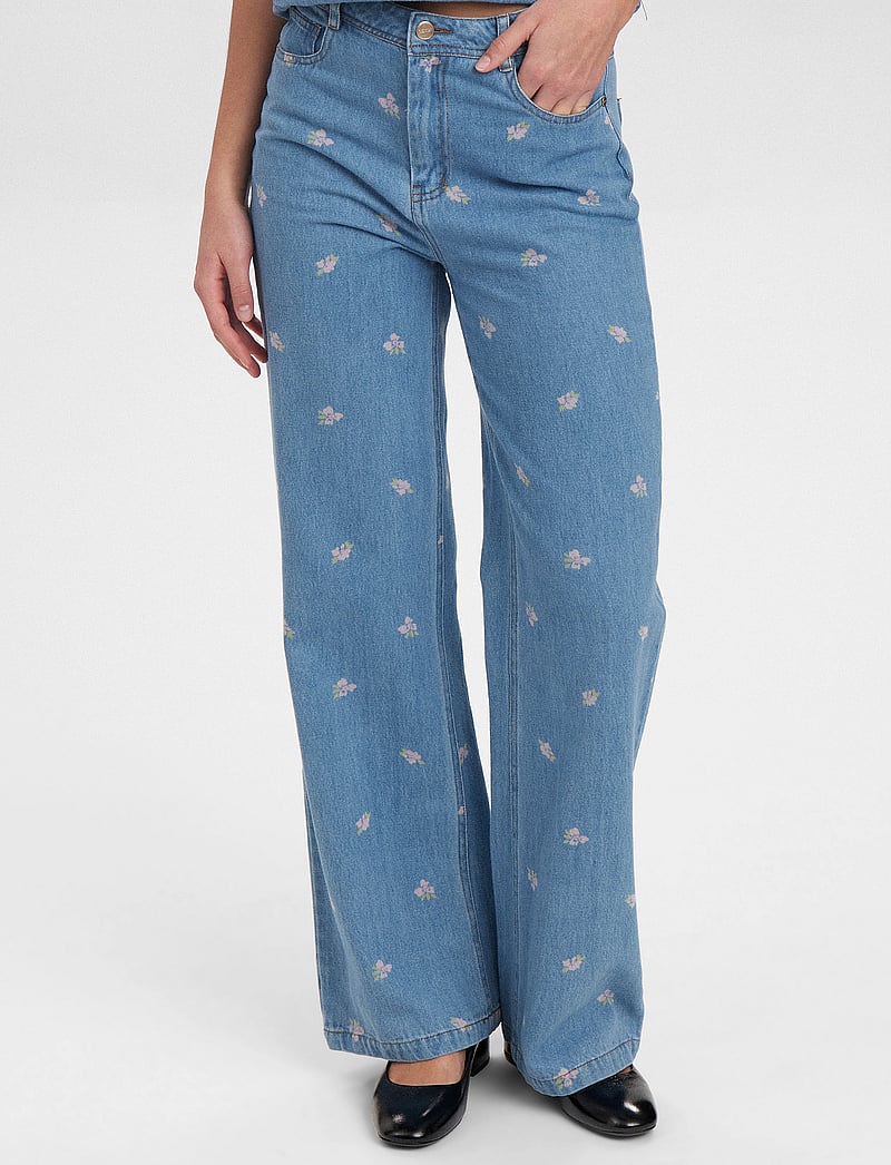 Nümph - NUIBIZA JEANS - straight jeans - medium blue denim - 0