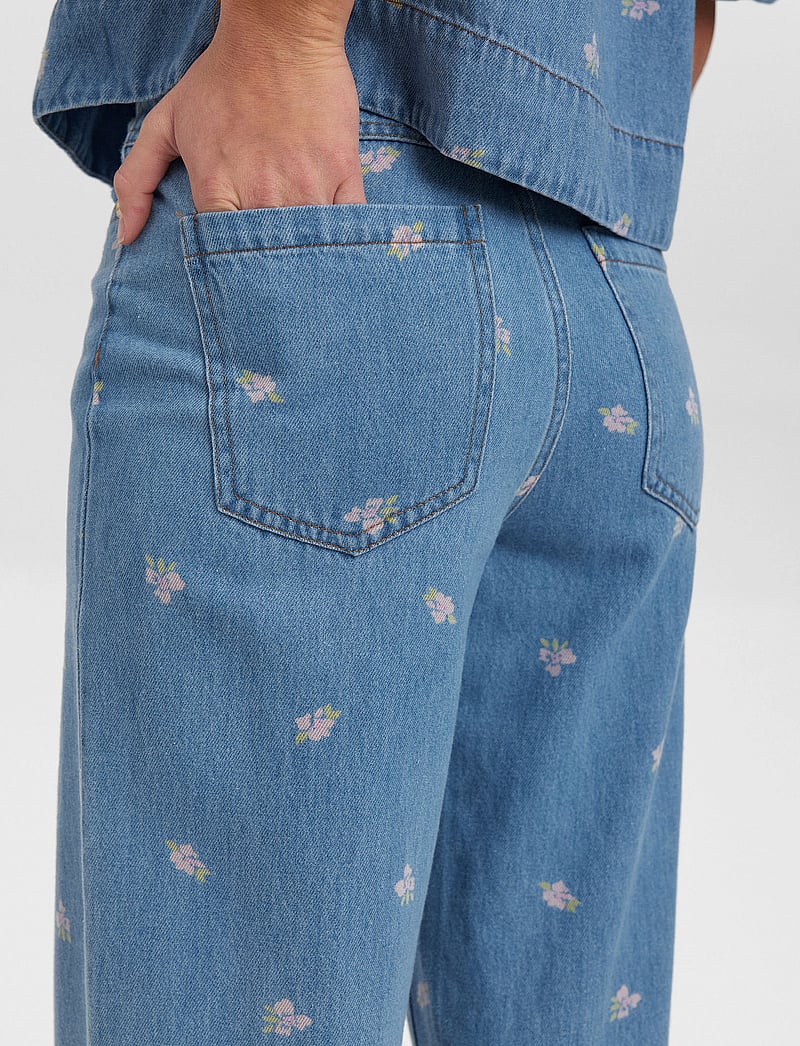 Nümph - NUIBIZA JEANS - straight jeans - medium blue denim - 5