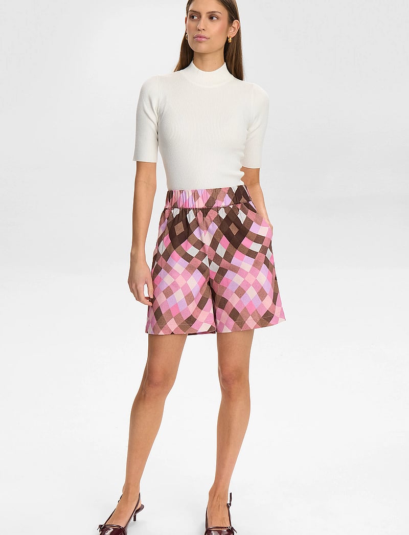 Nümph - NUWAYLI SHORTS - casual shorts - pink carnation - 4