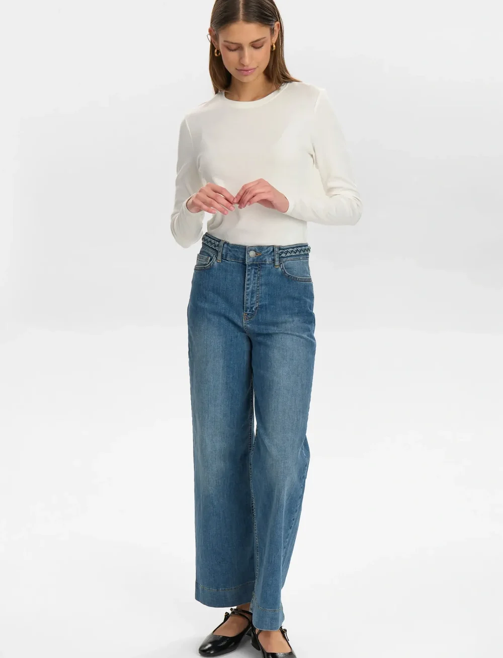 Nümph - NUPARIS CROPPED JEANS - hosen mit weitem bein - light denim blue 2 - 4