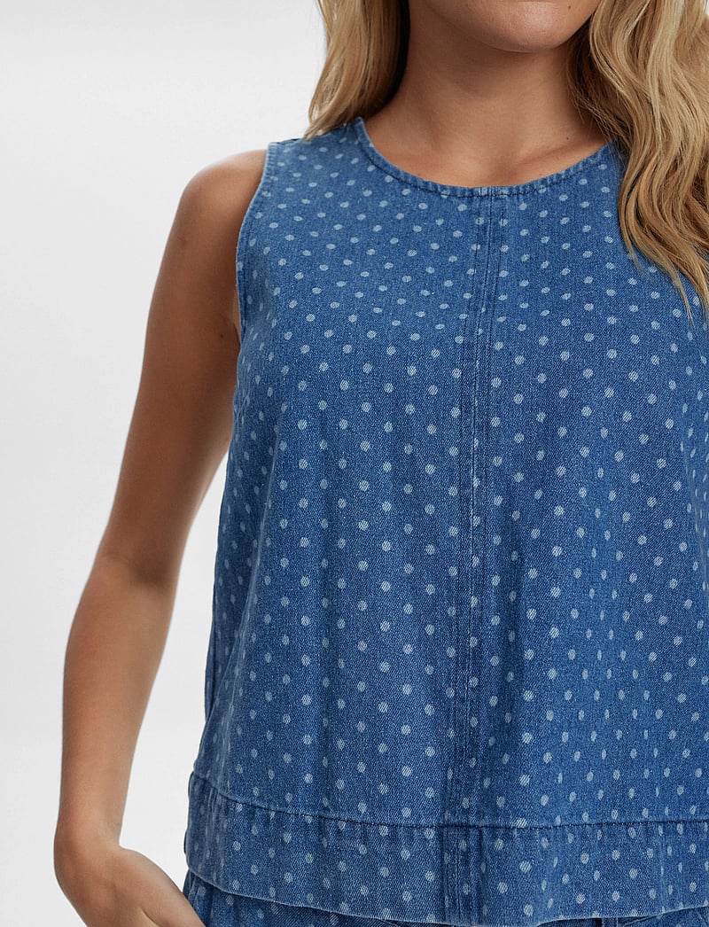 Nümph - NUHADDIE TOP - Ärmellose blusen - medium blue denim - 5