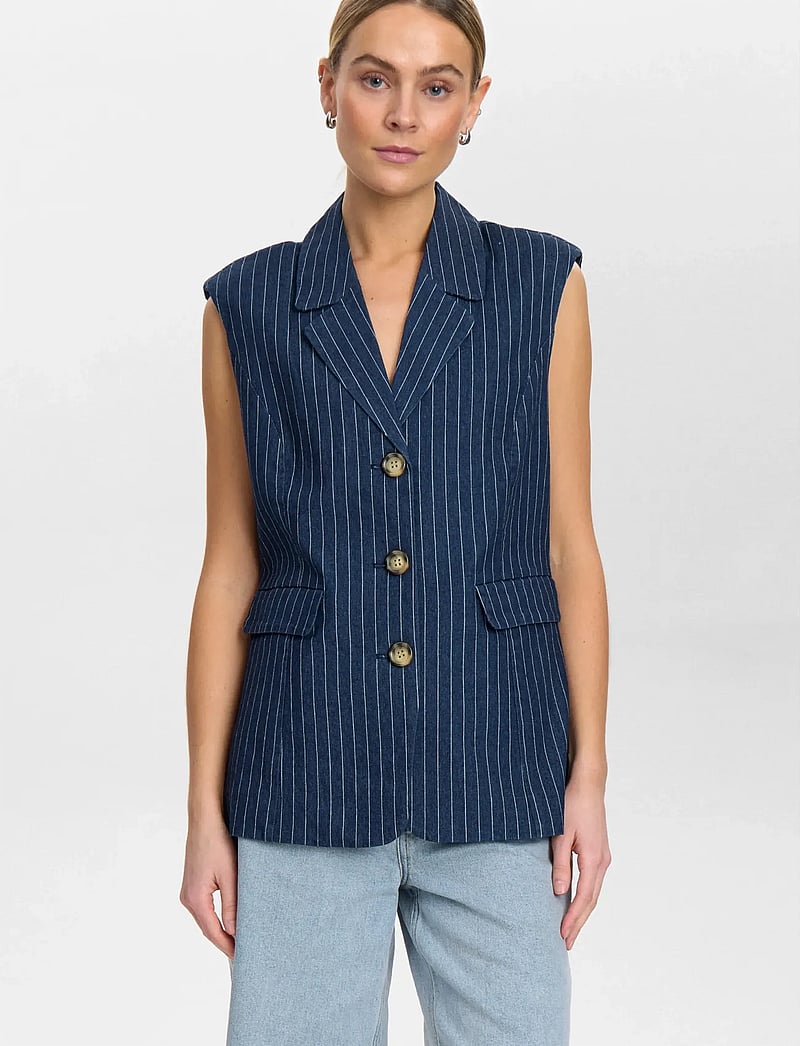 Nümph - NUVIBEKE VEST - teksavestid - medium blue denim - 2