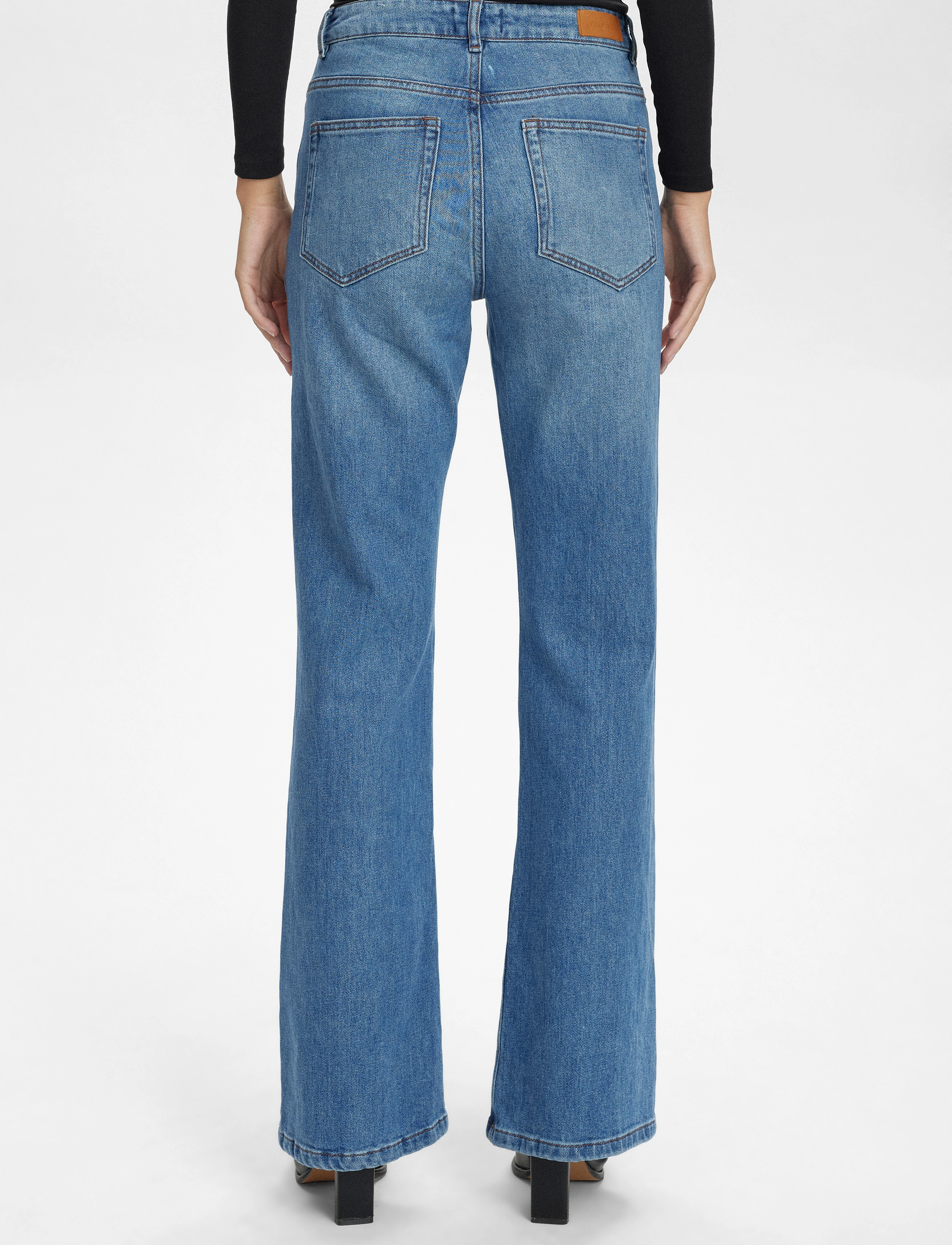 Nümph - NULONDON JEANS LONG - leveälahkeiset farkut - med. blue washed denim - 3