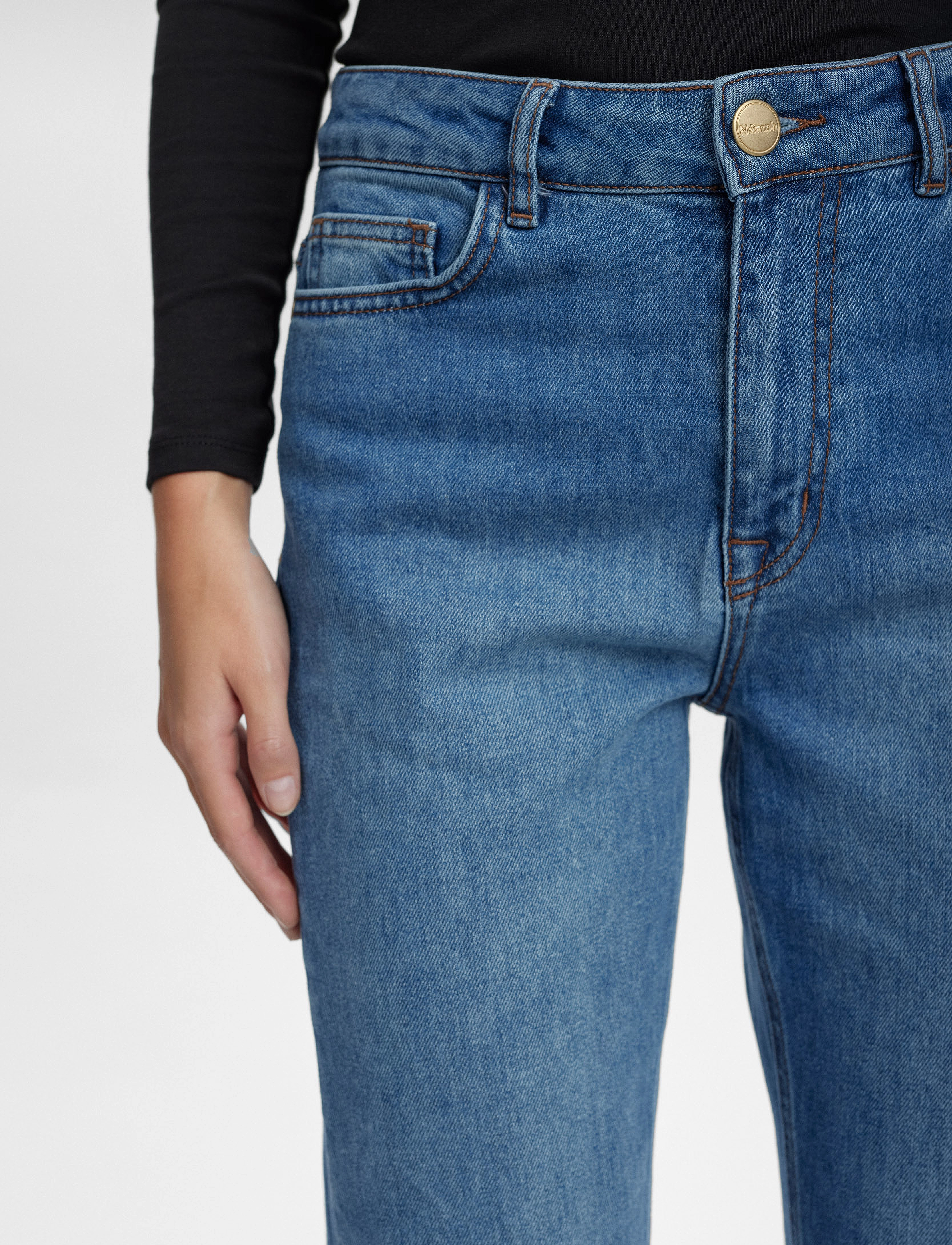 Nümph - NULONDON JEANS LONG - leveälahkeiset farkut - med. blue washed denim - 5