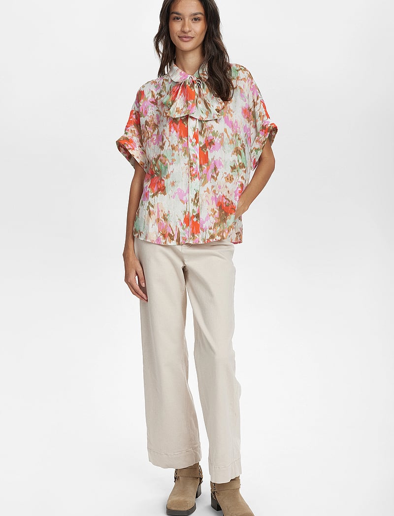 Nümph Nuvinnie Ss Bow Shirt (NMP705617) Short-sleeved blouses