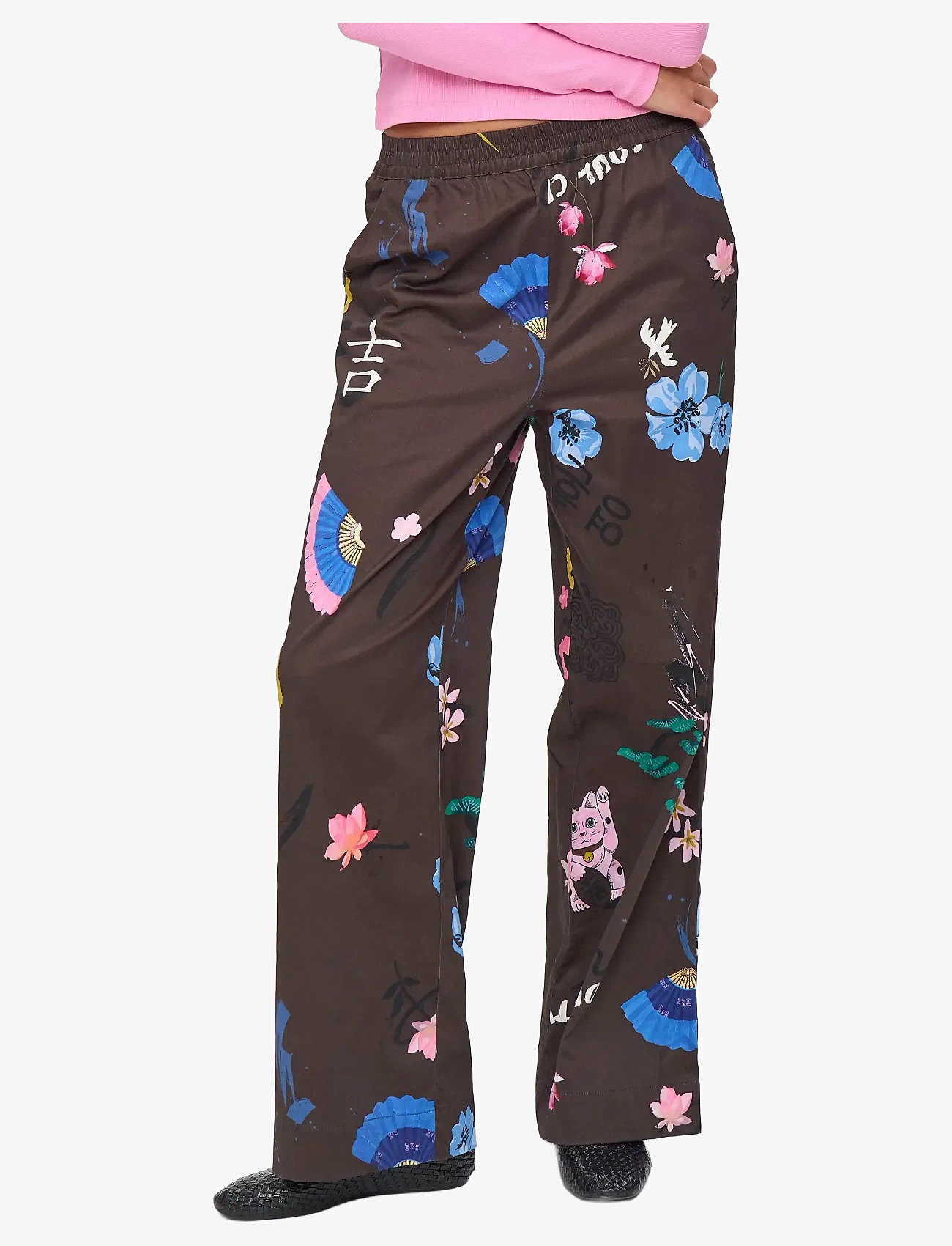 Nümph - NUMARKI PANTS - hosen mit weitem bein - black coffee - 0