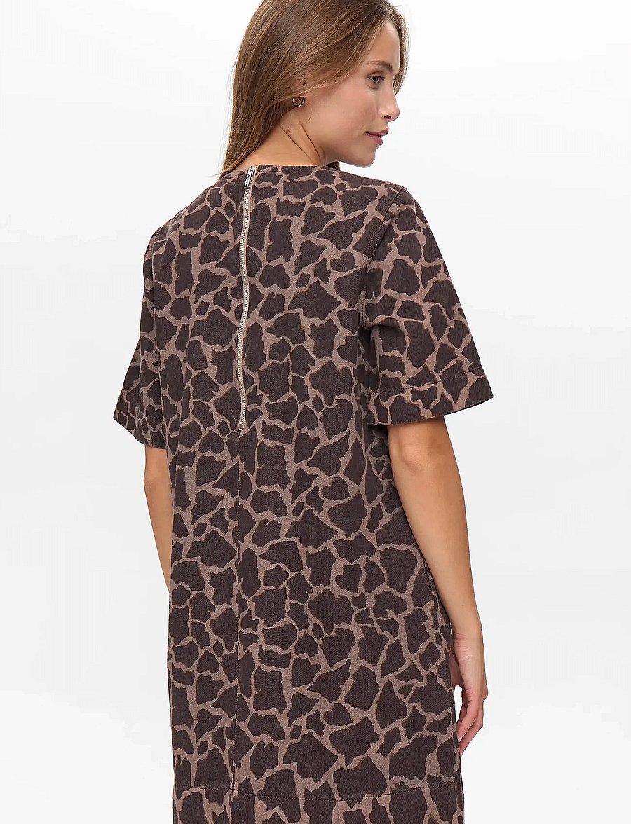 Nümph - NUHARU DRESS - t-shirtklänningar - black coffee - 3