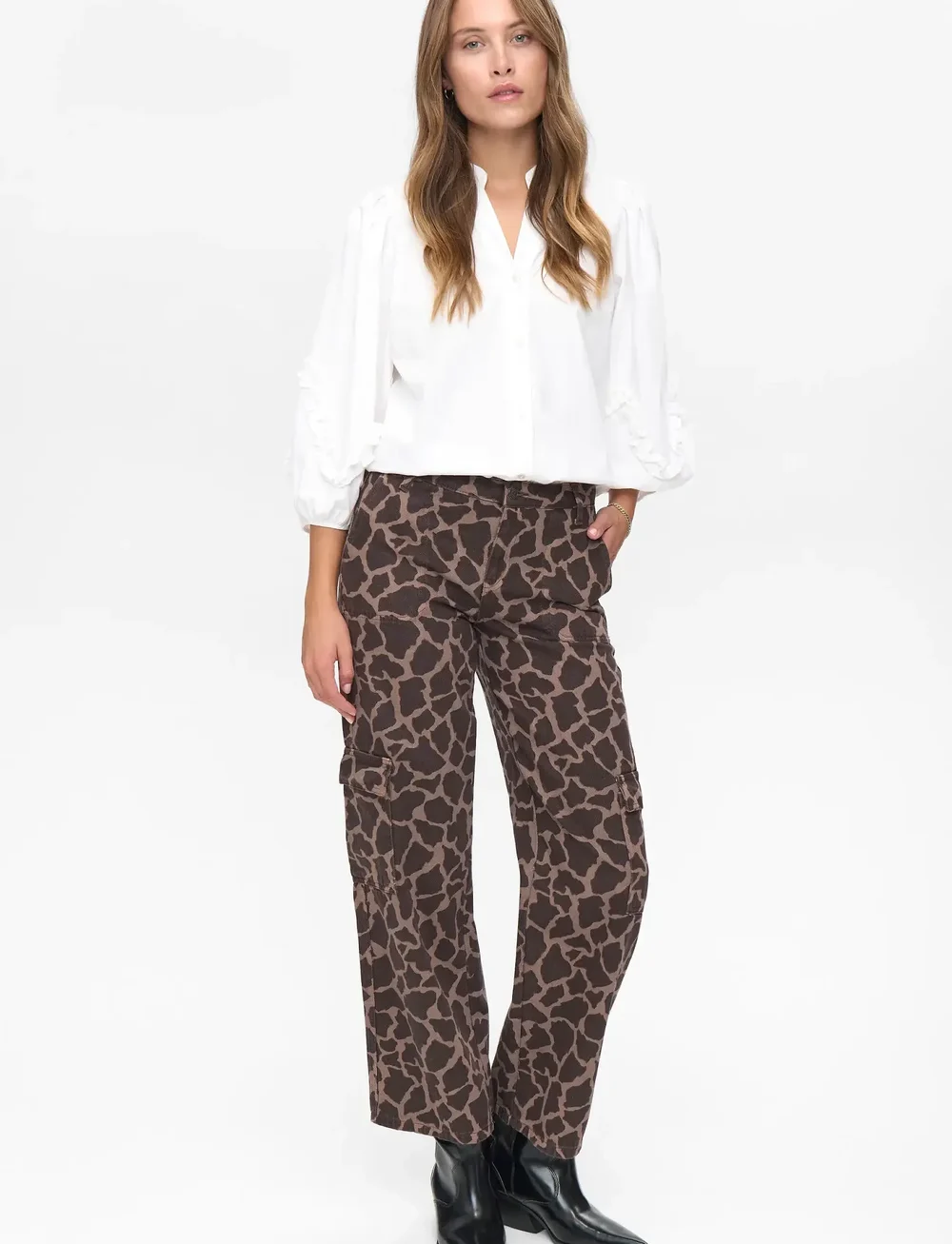 Nümph - NUHARU PANTS - cargo pants - black coffee - 0