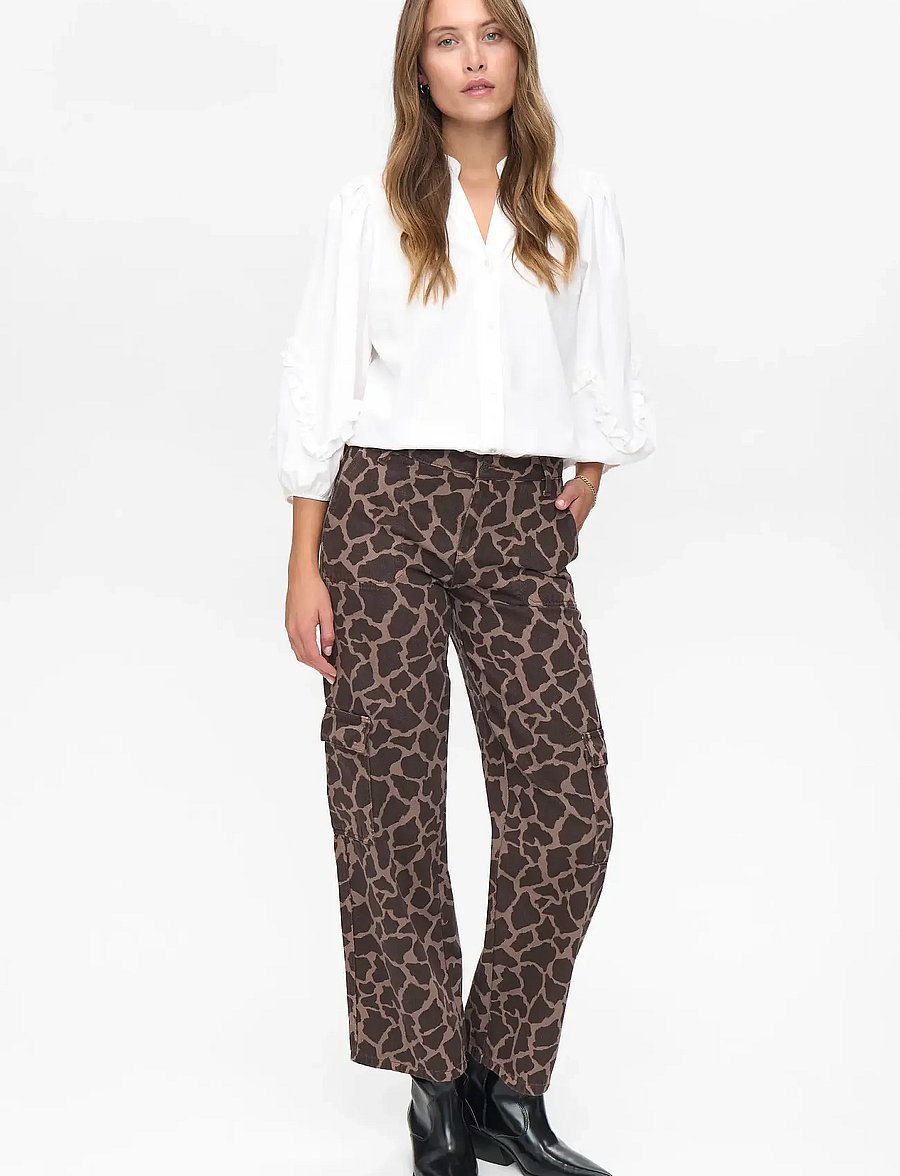 Nümph - NUHARU PANTS - cargobyxor - black coffee - 0
