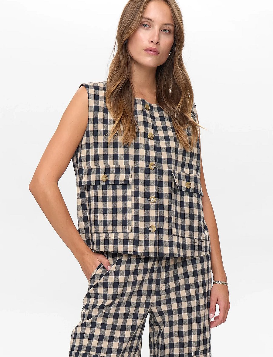 Nümph - NUCHIKKA WAISTCOAT - waistcoats - dark sapphire - 0