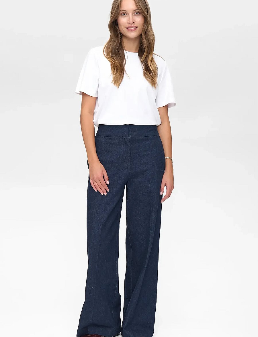 Nümph - NUBUSSY DENIM LONG PANTS - gerade jeans - dark blue denim - 4