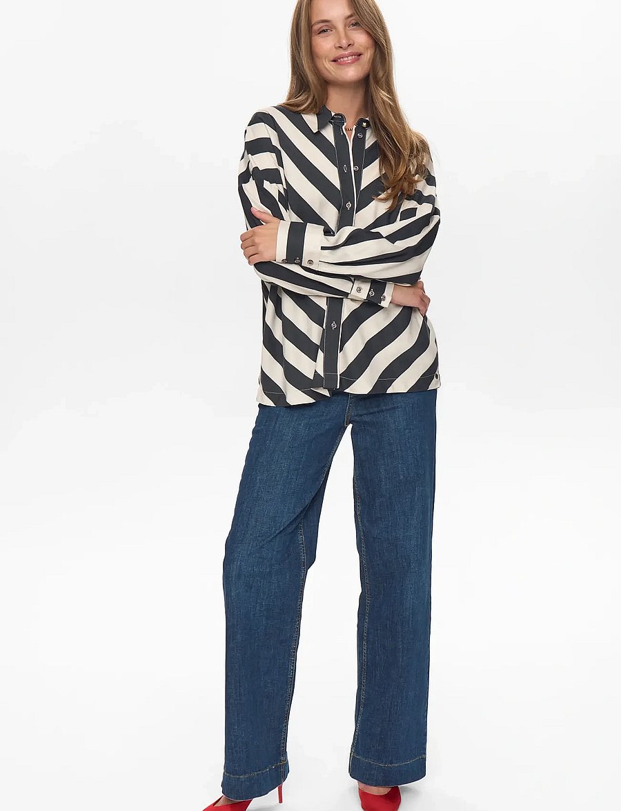 Nümph - NUMINZU STRIPE SHIRT - langærmede skjorter - caviar - 3