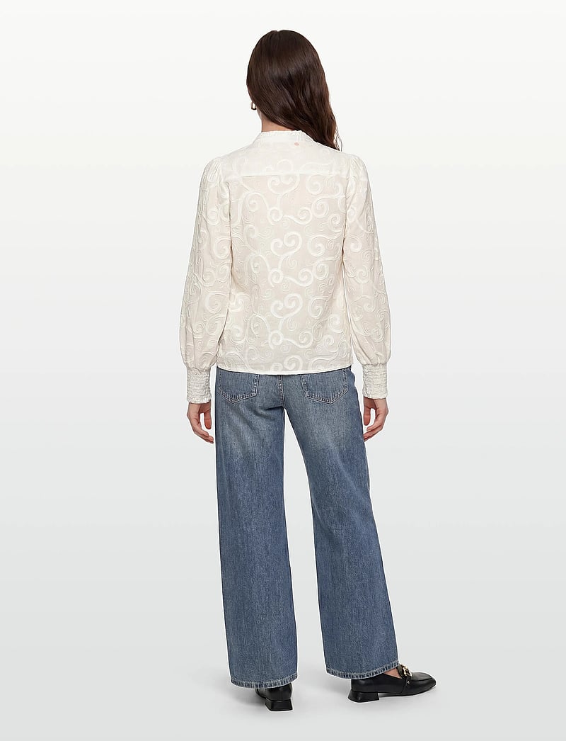 Nümph - NUTULKA BLOUSE - langärmlige hemden - bright white - 4
