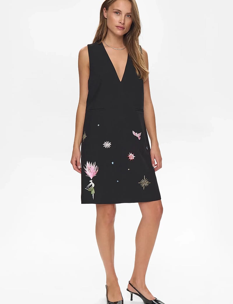 Nümph - NUALMUT DRESS - kurze kleider - caviar - 4