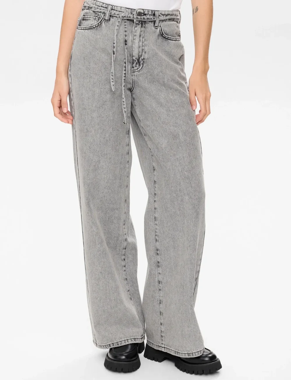 Nümph - NUBROOKLYN JEANS - raka jeans - light grey denim - 0