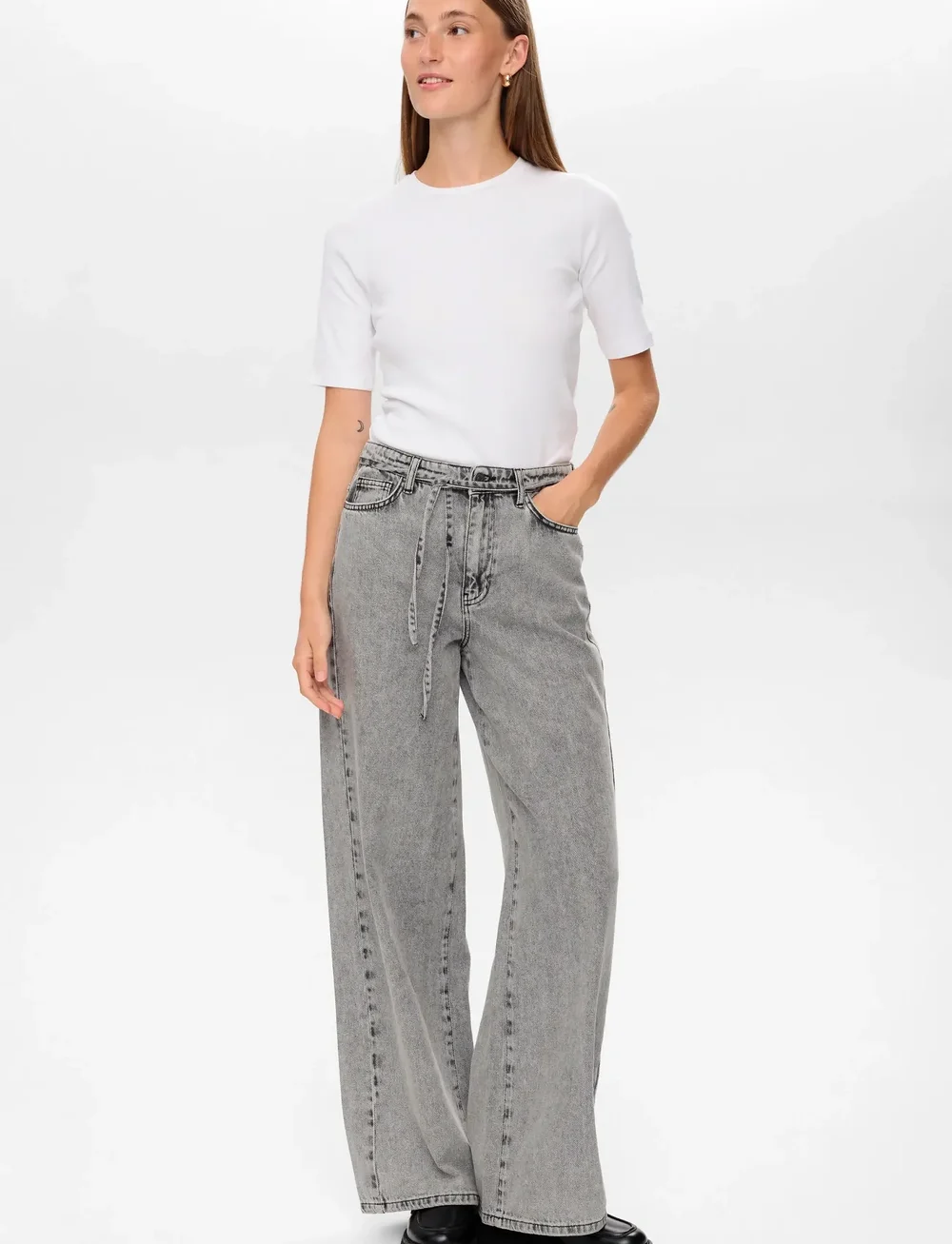 Nümph - NUBROOKLYN JEANS - raka jeans - light grey denim - 4