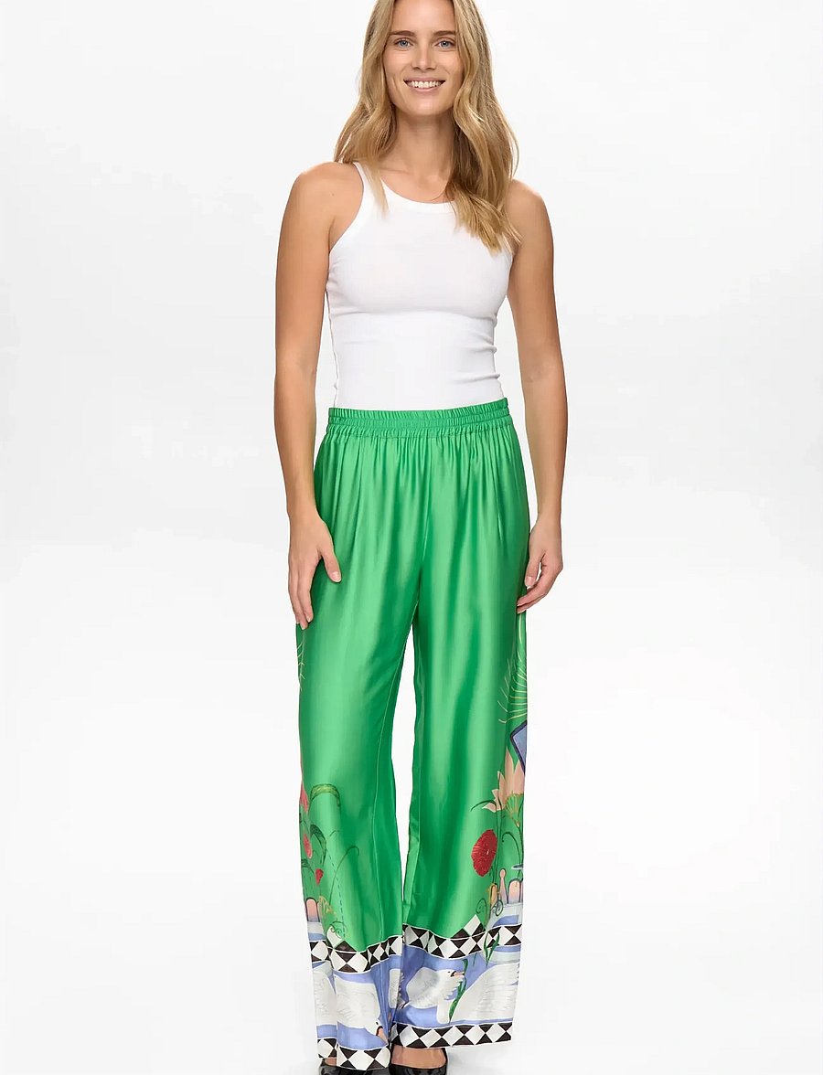 Nümph - NUADELINA PANTS - hosen mit weitem bein - vibrant green - 2