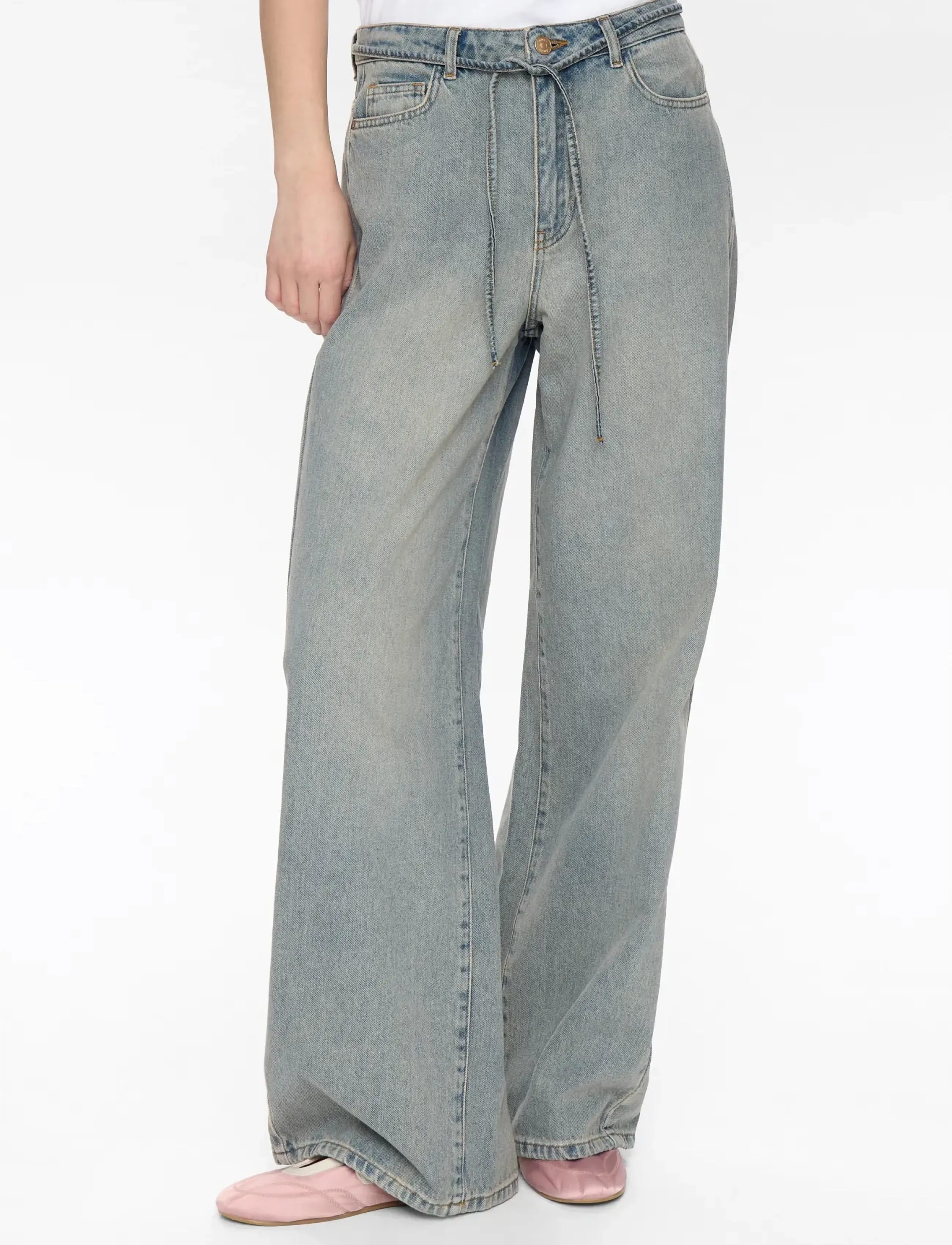 Nümph NUBROOKLYN - HR WIDE TINTED JEANS - Sport test Lino - LIGHT TINTED BLUE DENIM / blue