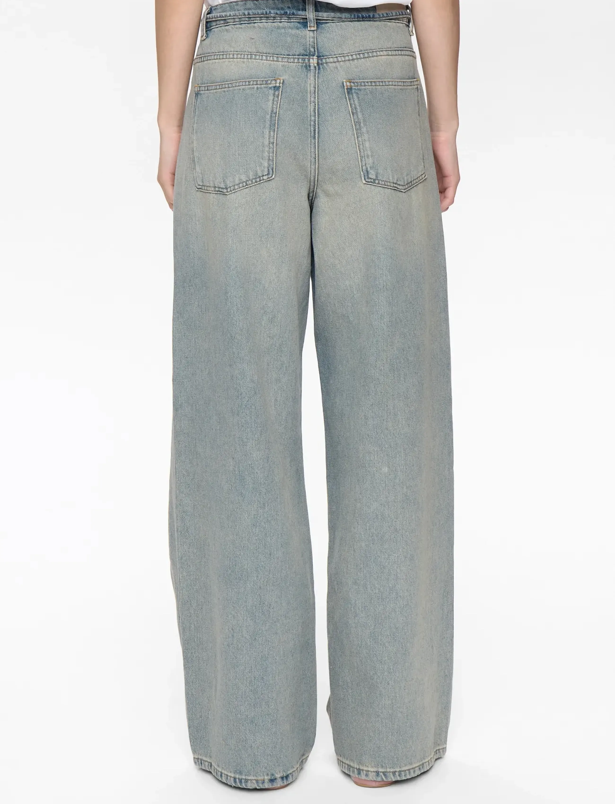Nümph - NUBROOKLYN - HR WIDE TINTED JEANS - hosen mit weitem bein - light tinted blue denim - 3
