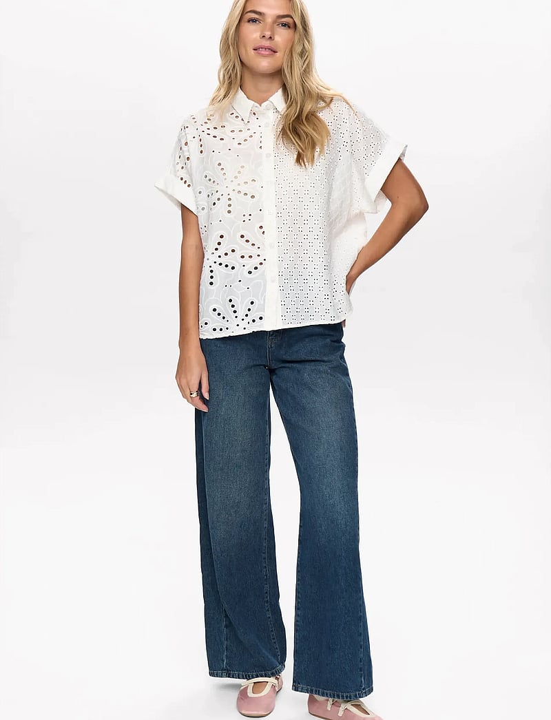 Nümph - NUPALMA SLEEVELESS SHIRT - lühikeste varrukatega särgid - bright white - 3